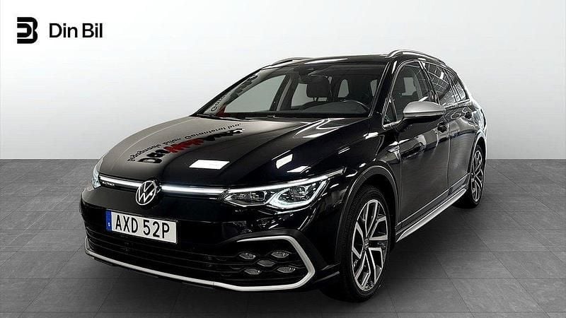 Svart (deep black pearl) Begagnad 2022 VW Golf Alltrack Kombi | 325 900 kr (Marknadspris) - Bild 1/4