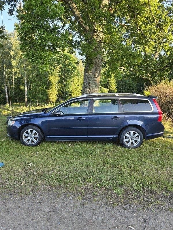 Blå Begagnad 2010 Volvo V70 Summum Kombi | 42 000 kr (Superpris) - Bild 1/4