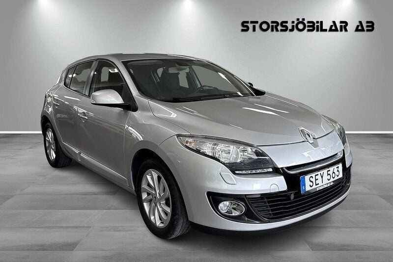 Silver Begagnad 2013 Renault Mégane III Halvkombi | 69 000 kr (Dyr) - Bild 1/4
