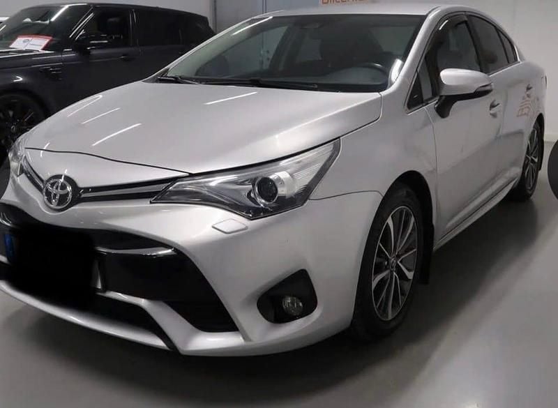 Begagnad Toyota Avensis 147 HK (108 kW) 2015 Silver Sedan