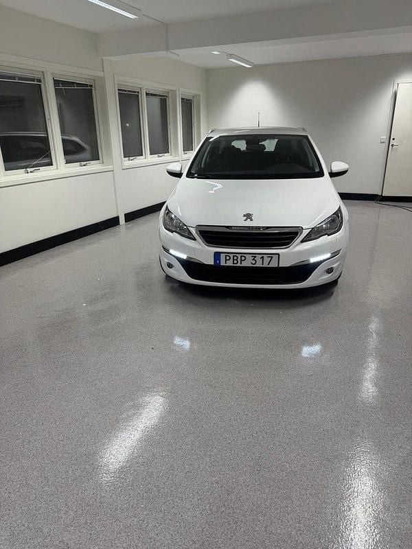 Begagnad Peugeot 308 SW Active 110 HK (80 kW) 2016 Vit Kombi