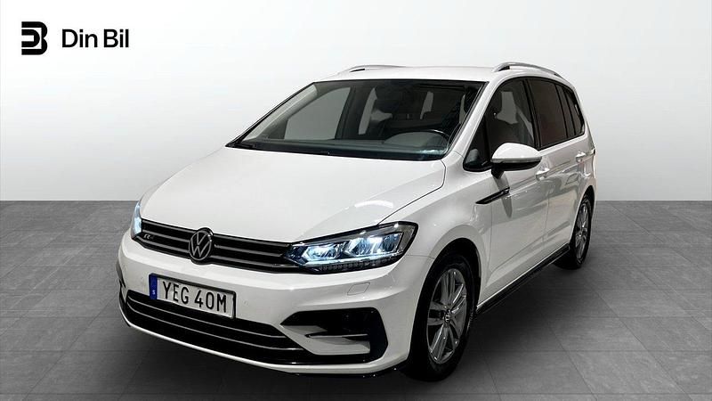 Vit (pure white) Begagnad 2021 VW Touran R-line Van | 314 900 kr (Marknadspris) - Bild 1/4