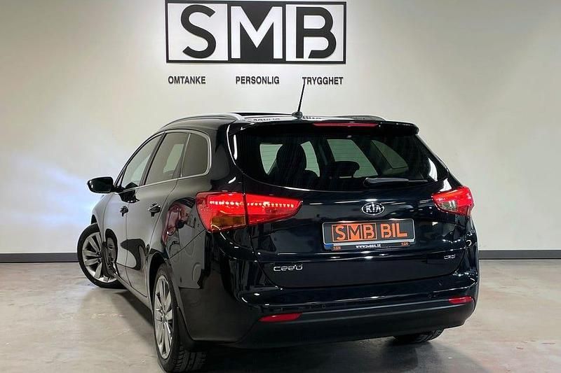 Begagnad Kia Ceed Sportswagon Comfort 128 HK (94 kW) 2013 Svart Kombi