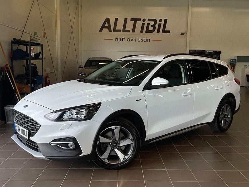 Vit Begagnad 2021 Ford Focus ST-Line Kombi | 177 900 kr (Marknadspris) - Bild 1/3