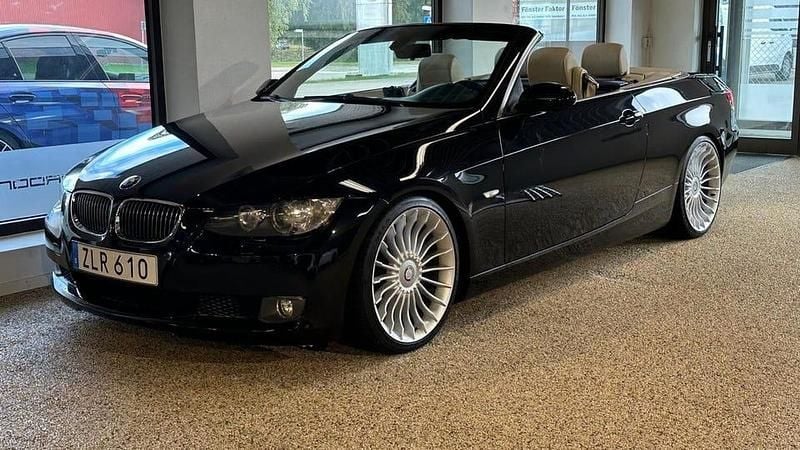 Svart Begagnad 2008 BMW 325 Cabriolet Comfort Edition Cab | 159 900 kr (Marknadspris) - Bild 1/4