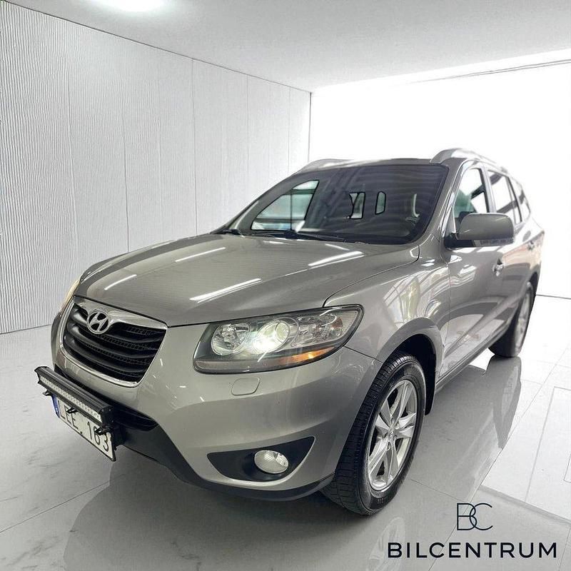 Grå Begagnad 2011 Hyundai Santa Fe SUV | 69 900 kr (Marknadspris) - Bild 1/4