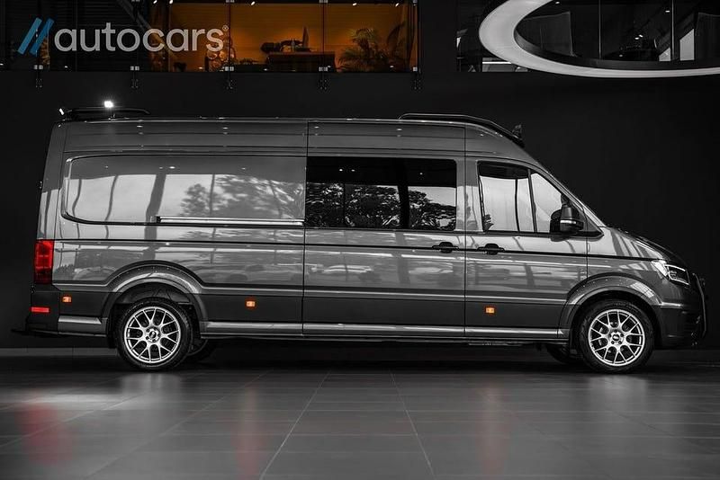 Grå Begagnad 2024 VW Crafter SE Van | 898 750 kr - Bild 1/4