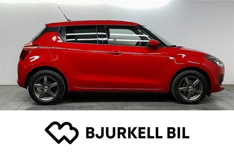 Begagnad Suzuki Swift 83 HK (61 kW) 2022 Röd Halvkombi