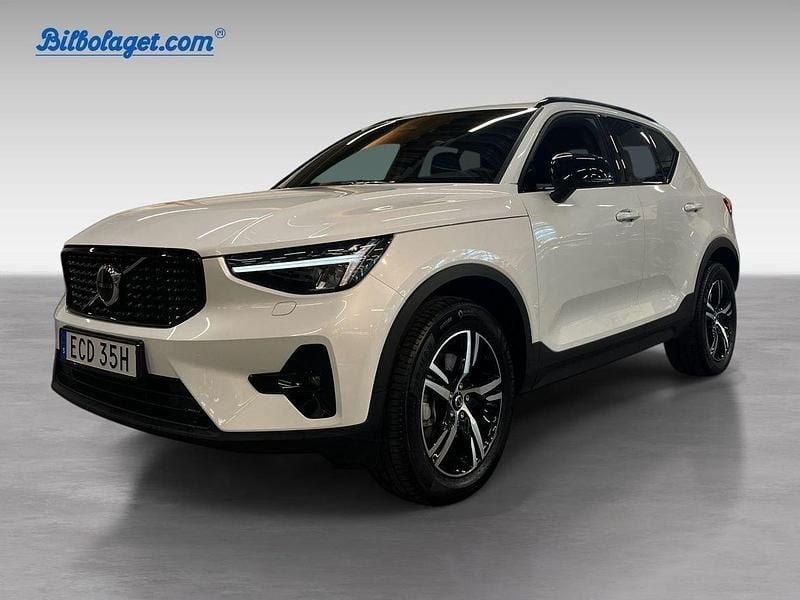 Vit Begagnad 2025 Volvo XC40 Plus SUV | 429 000 kr (Dyr) - Bild 1/4