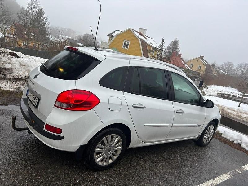 Begagnad 2011 Renault Clio II Kombi | 40 000 kr (Marknadspris) - Bild 1/4