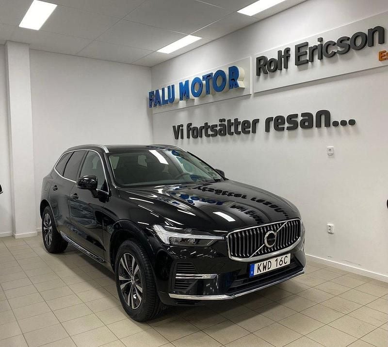 Svart Begagnad 2023 Volvo XC60 Core SUV | 389 500 kr (Superpris) - Bild 1/4