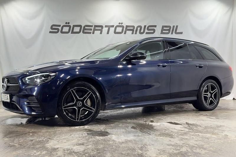 Blå metallic Begagnad 2021 Mercedes E300 AMG Kombi | 389 900 kr (Marknadspris) - Bild 1/4