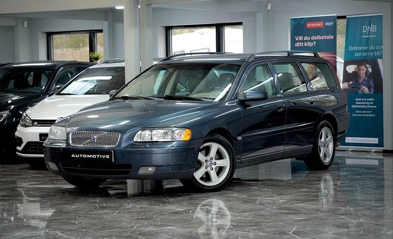 Blå Begagnad 2006 Volvo V70 Kinetic Kombi | 29 900 kr (Marknadspris) - Bild 1/4