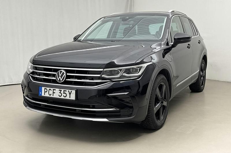 Svart Begagnad 2022 VW Tiguan SUV | 245 000 kr (Superpris) - Bild 1/4