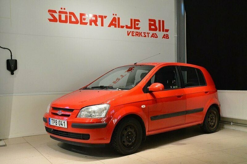 Röd Begagnad 2002 Hyundai Getz Halvkombi | 14 900 kr (Lite dyr) - Bild 1/4