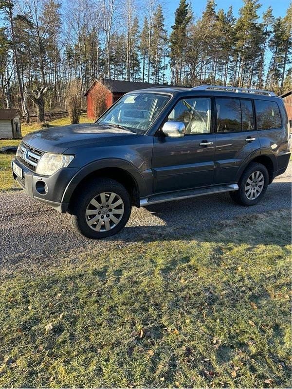 Grå Begagnad 2008 Mitsubishi Pajero SUV | 83 000 kr - Bild 1/2