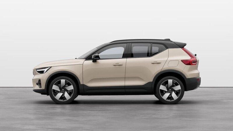 Ljusbrun Ny 2024 Volvo EX40 Ultra SUV | 597 900 kr (Marknadspris) - Bild 1/4