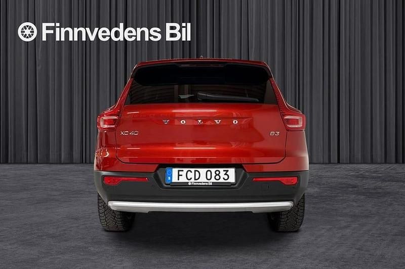 Begagnad Volvo XC40 Plus 165 HK (121 kW) 2023 Röd SUV
