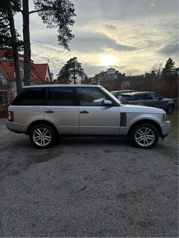Grå Begagnad 2011 Land Rover Range Rover SUV | 170 000 kr (Superpris) - Bild 1/4
