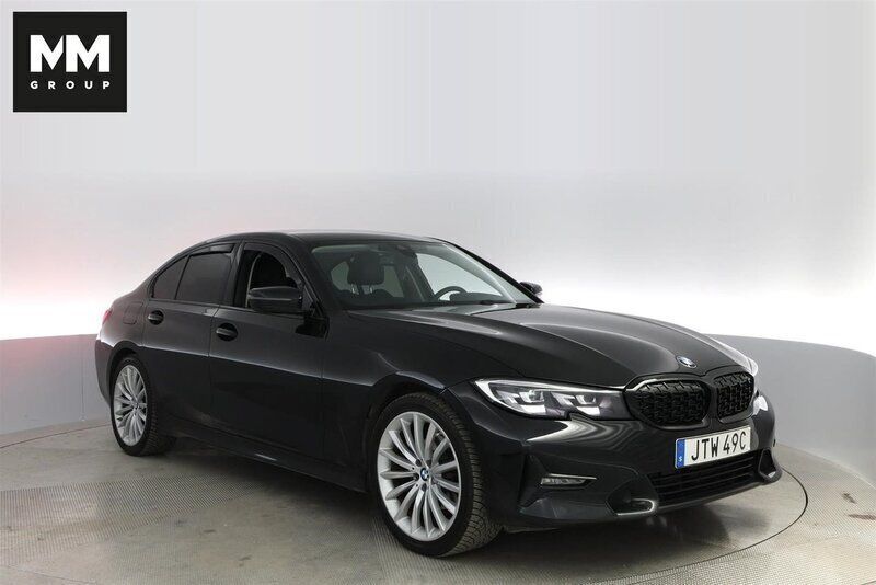 Svart Begagnad 2020 BMW 320 Sport Line Sedan | 269 900 kr (Superpris) - Bild 1/4