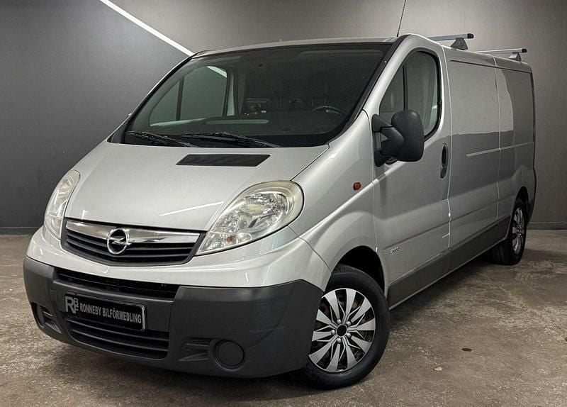 Silver Begagnad 2009 Opel Vivaro Van | 69 900 kr (Dyr) - Bild 1/4