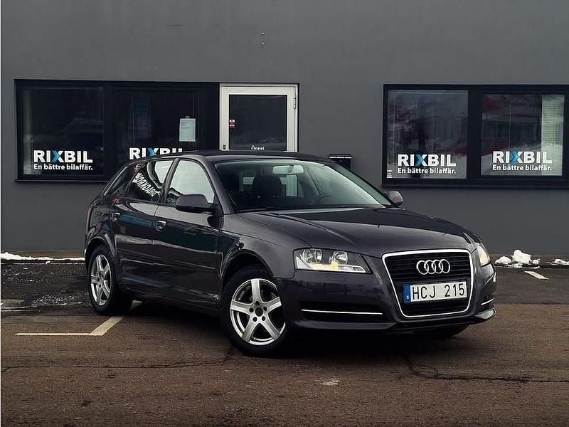 Begagnad Audi A3 Attraction 102 HK (75 kW) 2011 Grå Halvkombi