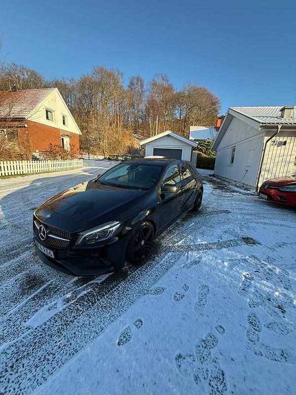 Begagnad 2017 Mercedes A200 AMG Halvkombi | 178 999 kr (Marknadspris) - Bild 1/4