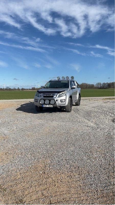 Silver Begagnad 2013 Isuzu D-Max Pickup | 150 000 kr - Bild 1/4