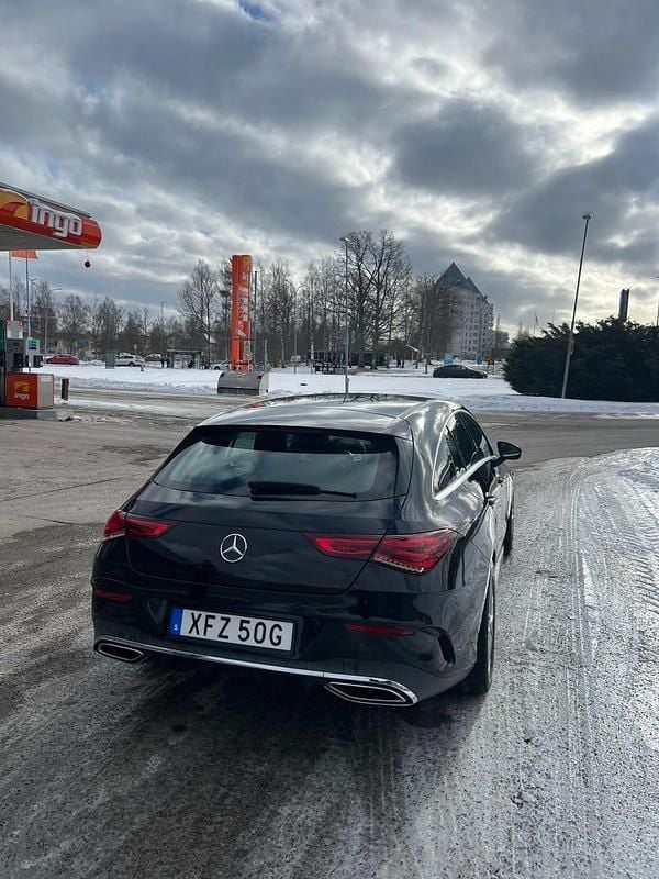 Begagnad Mercedes CLA200 Shooting Brake 163 HK (119 kW) 2021 Svart Kombi