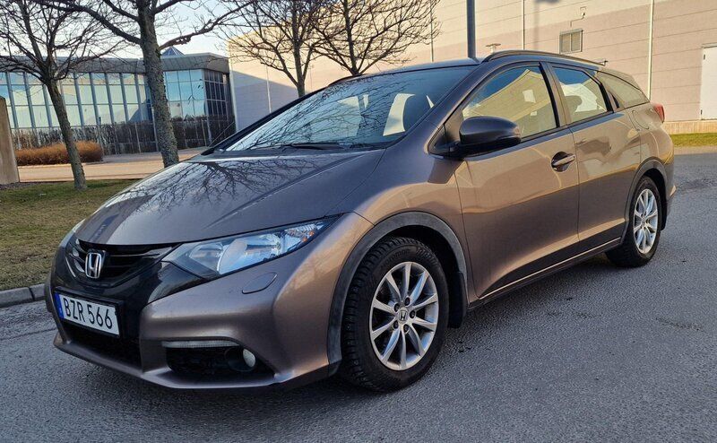 Brun Begagnad 2014 Honda Civic Sport Kombi | 69 900 kr (Marknadspris) - Bild 1/4