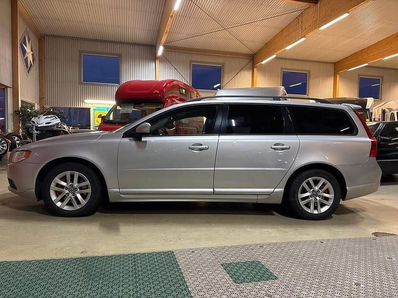 Begagnad Volvo V70 Kinetic 163 HK (119 kW) 2012 Silvermetallic Kombi