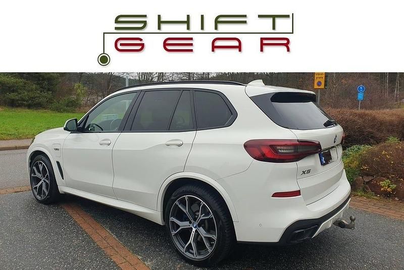 0300 alpinweiss 3| läder vernasca svart Begagnad 2022 BMW X5 M Sport SUV | 640 000 kr (Lite dyr) - Bild 1/4