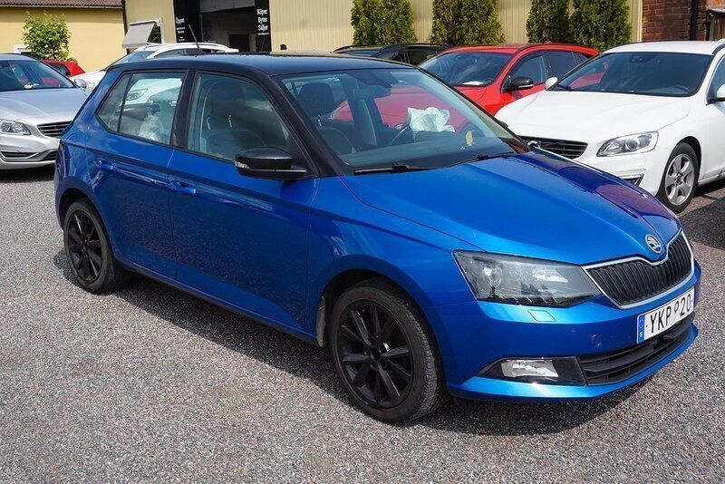 Blå Begagnad 2017 Skoda Fabia Style Halvkombi | 114 900 kr (Lite dyr) - Bild 1/4