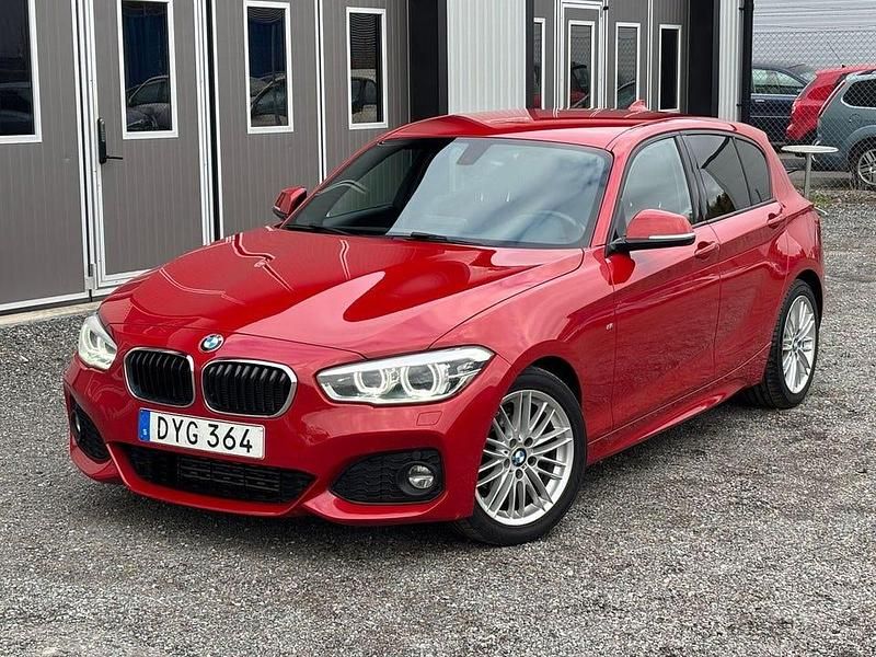 Röd Begagnad 2018 BMW 118 M Sport Halvkombi | 119 900 kr (Bra pris) - Bild 1/4