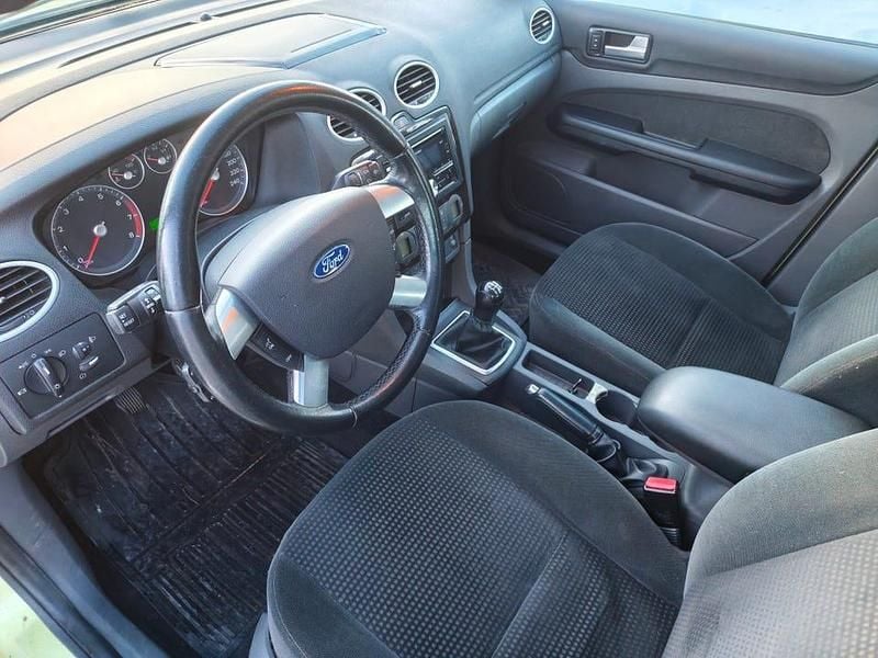Begagnad Ford Focus 125 HK (91 kW) 2005