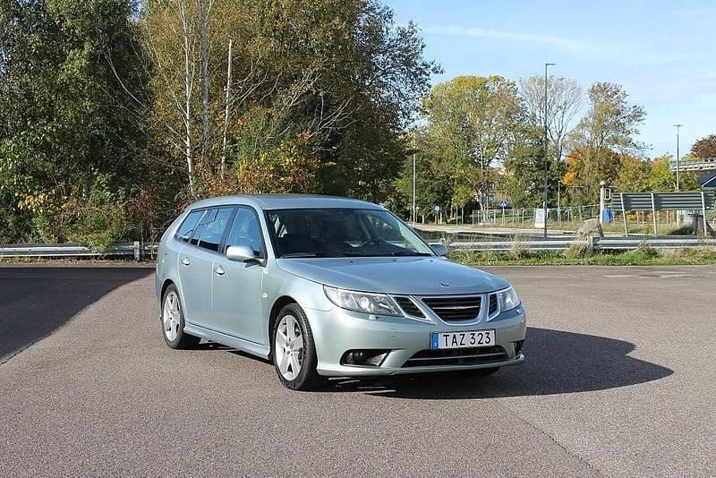 Grå Begagnad 2010 Saab 9-3 Vector Kombi | 74 800 kr (Lite dyr) - Bild 1/4