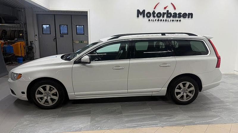 Begagnad Volvo V70 Momentum 179 HK (131 kW) 2013 Vit Kombi