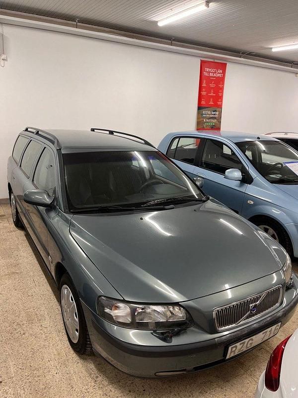 Grön Begagnad 2001 Volvo V70 Kombi | 24 900 kr (Marknadspris) - Bild 1/3