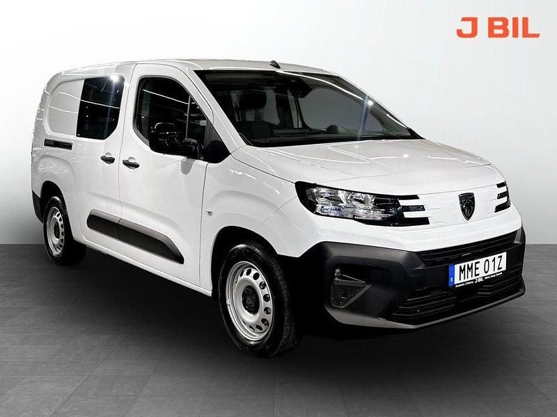 Vit (vit kaolin) Ny 2025 Peugeot Partner Minibuss | 387 375 kr - Bild 1/4