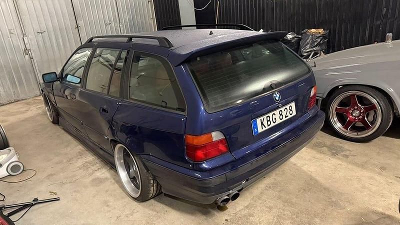 Begagnad BMW 328 M Sport 193 HK (141 kW) 1995 Blå Kombi