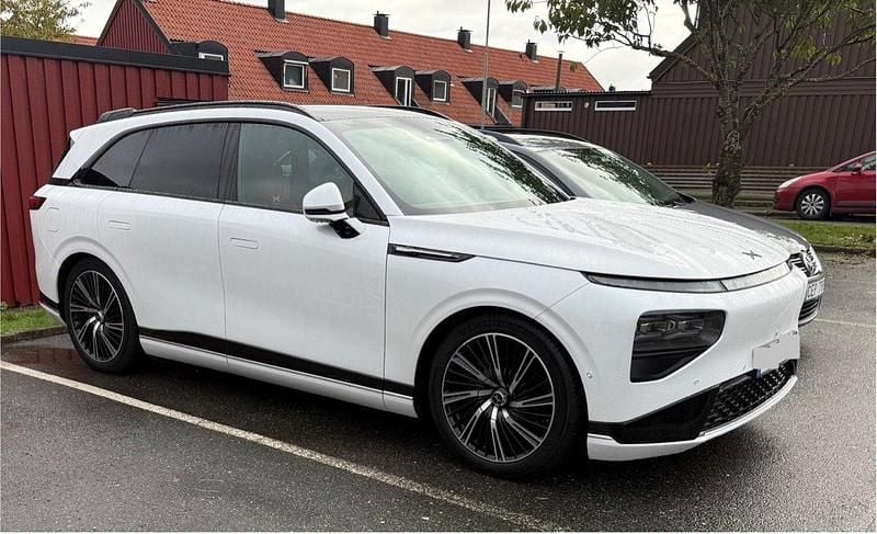 Vit Begagnad 2023 XPENG G9 SUV | 650 000 kr (Superpris) - Bild 1/4