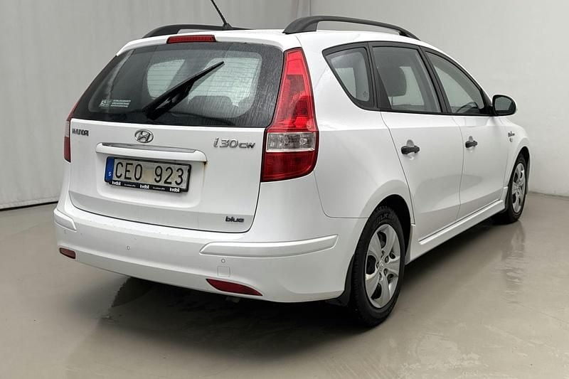 Begagnad Hyundai i30 90 HK (66 kW) 2012 Vit Kombi