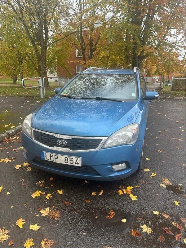 Blå Begagnad 2010 Kia Ceed Sportswagon 4 Kombi | 25 495 kr (Dyr) - Bild 1/4