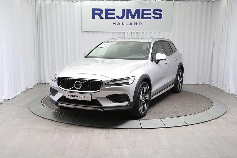 Begagnad 2022 Volvo V60 CC Kombi | 364 500 kr (Marknadspris) - Bild 1/4