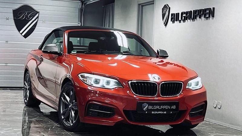 Röd Begagnad 2016 BMW M235 M Sport Cab | 279 900 kr (Superpris) - Bild 1/4