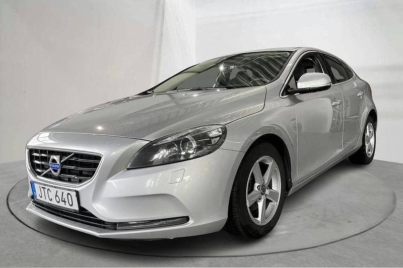 Ljusgrå Begagnad 2013 Volvo V40 Momentum Kombi | 68 000 kr (Bra pris) - Bild 1/4