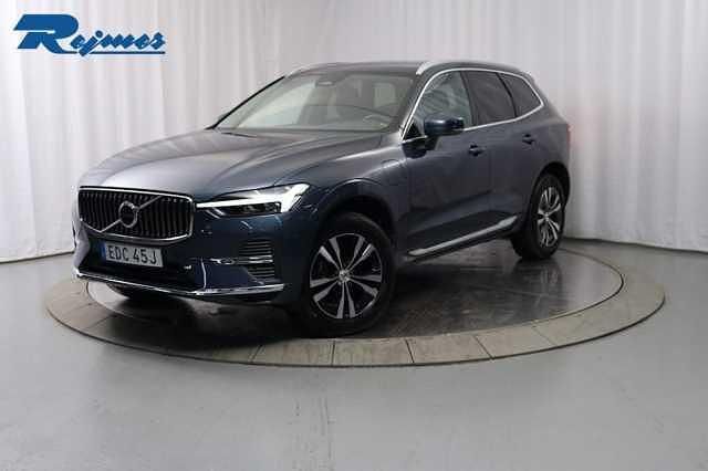 Mörkblå Begagnad 2022 Volvo XC60 Core SUV | 449 900 kr (Marknadspris) - Bild 1/4
