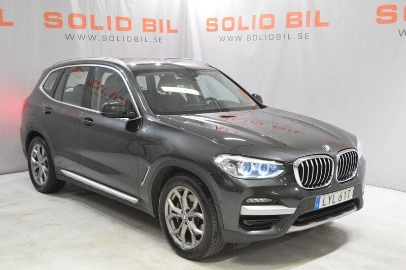 Grå (sophisto grå metallic) Begagnad 2020 BMW X3 SUV | 309 000 kr (Marknadspris) - Bild 1/4