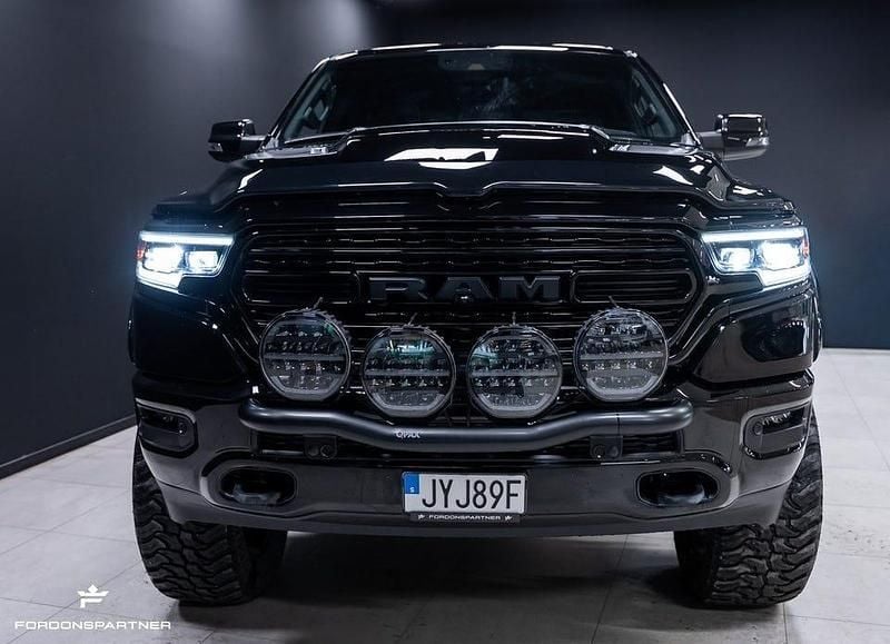 Begagnad Dodge Ram Limited 394 HK (289 kW) 2023 Svart metallic