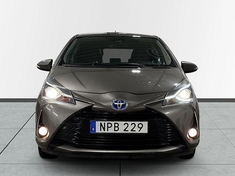 Begagnad Toyota Yaris Hybrid Edition 101 HK (74 kW) 2017 Mörkgrå Halvkombi